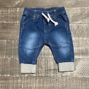 Cat & Jack. Newborn boys skinny jeans.